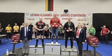 Teisėjas Virginijus Kanapinskas penktą kartą tapo Lietuvos jėgos trikovės čempionu