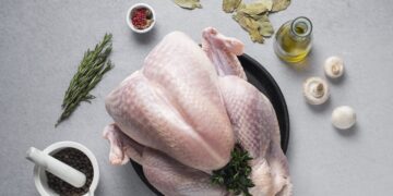 Velykiniam stalui – kalakutas: kaip iškepti, kad mėsa būtų sultinga? (Receptas)