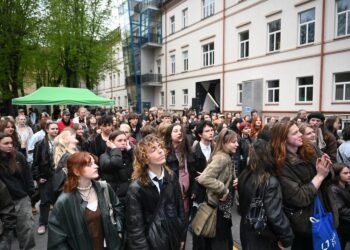Festivalis po atviru dangumi Vilniaus senamiestyje: ATLANTIDA’25.underground_2.0 grįžta į Tiškevičių rūmų kiemelį!