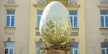 Vilniaus „kiaušinis“ pasitinka Velykas su nauju meno kūriniu