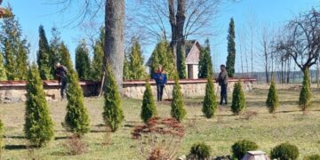 Pavasarinė talka Akmenynėje: sužydėjo ir bendruomeniškumas