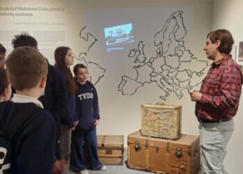 Startavus „Tautų avilio“ projektui, pažintis su menininku Mstislavu Dobužinskiu