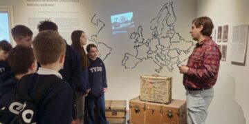 Startavus „Tautų avilio“ projektui, pažintis su menininku Mstislavu Dobužinskiu