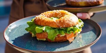 Vilniuje duris atvėrė nauja kavinė – kvies į lėtus pusryčius su šviežiai keptais beigeliais