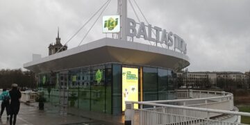 Duris sezonui vėl atvėrė „Iki“ autonominė parduotuvė prie Baltojo tilto