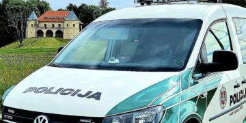 Sugauti girti užsieniečiai apvogę nepilnametę