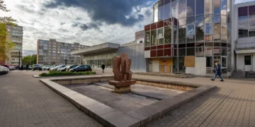 Karoliniškėse atgims legendinis fontanas su skulptūra „Pumpuras“ – žmonės pritarė jo atnaujinimui