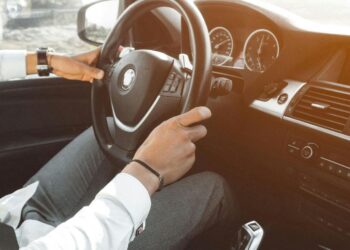 Keičiate gyvenamąją vietą iš Norvegijos į Lietuvą? Nepamirškite savo automobilio