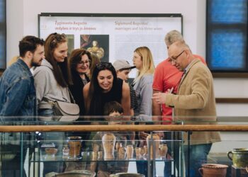 Muziejų naktį Valdovų rūmuose – nuo Baroko „šortų“ iki „Tyliosios diskotekos“