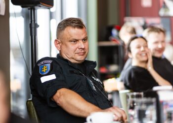 Policija apie važiavimą tarp juostų motociklu: jei tai daroma kultūringai – jokių problemų