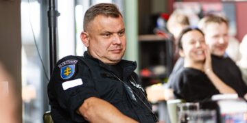 Policija apie važiavimą tarp juostų motociklu: jei tai daroma kultūringai – jokių problemų