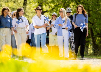 Nemokamas ėjimo renginys „Stipresnės kartu“ – jau šį savaitgalį: siekiama stiprinti mamų psichologinę sveikatą
