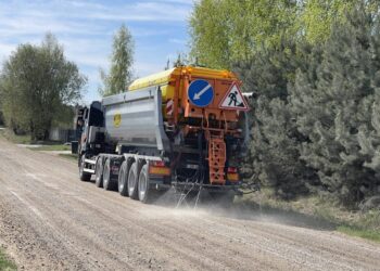 Vilniaus rajone prasidėjo žvyrkelių laistymas