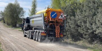 Vilniaus rajone prasidėjo žvyrkelių laistymas