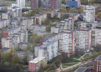 Karoliniškėse prie baro sumuštas vyras