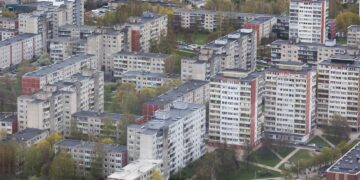 Karoliniškėse prie baro sumuštas vyras