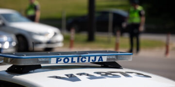 Šalčininkų rajone nuo kelio nulėkė neblaivaus vyro vairuojamas automobilis, sužeisti du žmonės