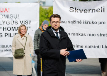 Pagirių bendruomenės protestas: L. Savickui skandavo „gėda“