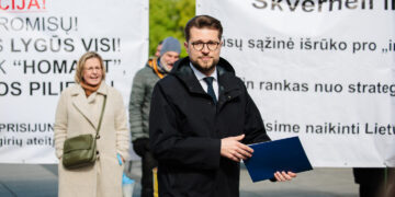 Pagirių bendruomenės protestas: L. Savickui skandavo „gėda“