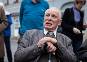 Užupyje atidengta poetui S. Gedai skirta skulptūra