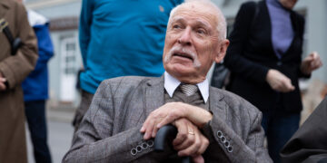 Užupyje atidengta poetui S. Gedai skirta skulptūra