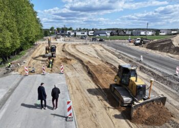 Tęsiasi intensyvūs kelių asfaltavimo ir remonto darbai Vilniaus rajone