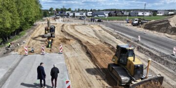 Tęsiasi intensyvūs kelių asfaltavimo ir remonto darbai Vilniaus rajone