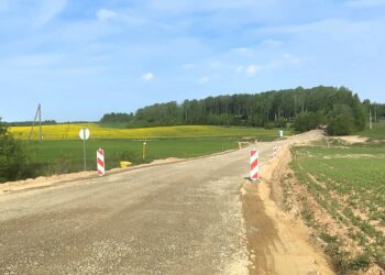 Tęsiasi intensyvūs kelių asfaltavimo ir remonto darbai Vilniaus rajone