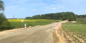 Tęsiasi intensyvūs kelių asfaltavimo ir remonto darbai Vilniaus rajone