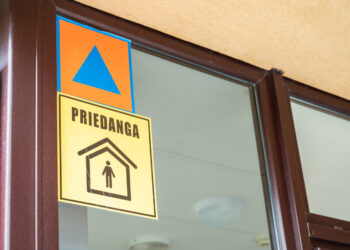 Tęsiasi intensyvūs kelių asfaltavimo ir remonto darbai Vilniaus rajone