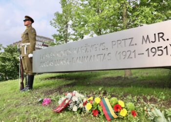 Žirmūnuose atidengtas paminklas partizanui Juozui Lukšai-Daumantui