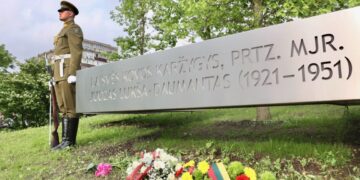 Žirmūnuose atidengtas paminklas partizanui Juozui Lukšai-Daumantui