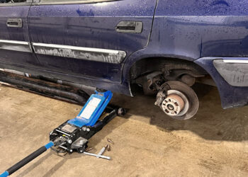 Šalčininkuose muitininkai sulaukė du automobilius su paslėptomis cigaretėmis