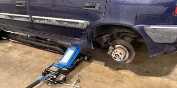 Šalčininkuose muitininkai sulaukė du automobilius su paslėptomis cigaretėmis