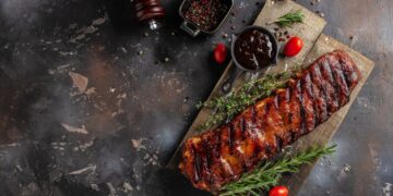 Joninių laužas suburs bendrai vakarienei: patarimai, kaip pigiai ir lengvai paruošti grilio patiekalus