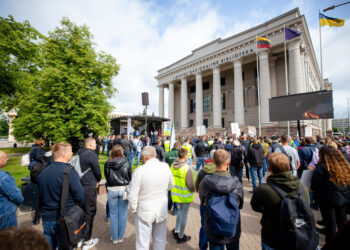 Minia ūkininkų susirinko į protestą prie Seimo: mes ne prieš mokesčius – mes už teisingumą