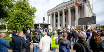 Minia ūkininkų susirinko į protestą prie Seimo: mes ne prieš mokesčius – mes už teisingumą
