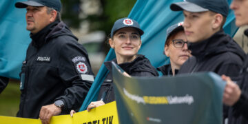 Prie Vyriausybės vyko pareigūnų piketas dėl per mažų algų: policininkai kvietė G. Palucką į ekipažą