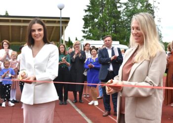 Draugystės ir džiaugsmo erdvė: Geisiškėse atidaryta atnaujinta vaikų žaidimų aikštelė