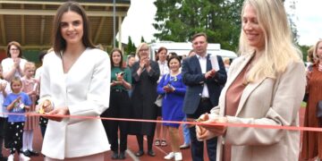 Draugystės ir džiaugsmo erdvė: Geisiškėse atidaryta atnaujinta vaikų žaidimų aikštelė