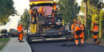 Vilniaus rajone aktyviai tęsiami asfaltavimo darbai
