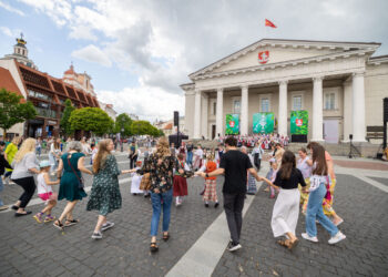 Vilnius judės retro muzikos ritmu – Rotušės aikštė virs šokių aikštele po atviru dangumi