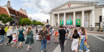 Vilnius judės retro muzikos ritmu – Rotušės aikštė virs šokių aikštele po atviru dangumi