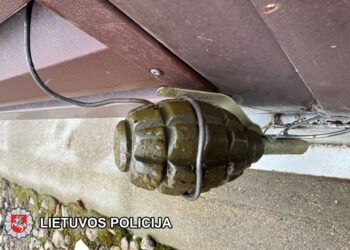 Už pasikėsinimą nužudyti ir neteisėtą disponavimą sprogmenimis – teisiamųjų suolas