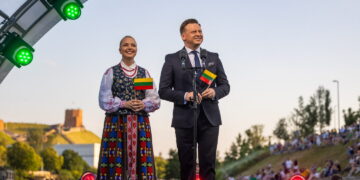 Karaliaus Mindaugo piknike prie Neries – tūkstančių vilniečių giedama Tautiška giesmė