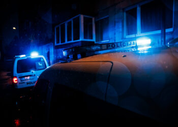 Vilniuje apvirtus greitosios pagalbos automobiliui, nukentėjo jo vairuotojas ir medikė