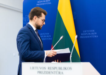 Siūloma svarstyti įvesti sankcijas prekybos tinklo „Mere“ savininkams