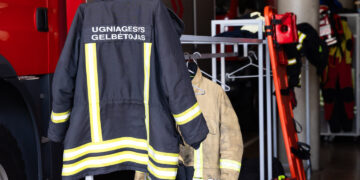 Vilniaus „Maximoje“, užsidegus kabeliams, iš pastato evakavosi 80 žmonių