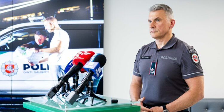 Policijos generalinio komisaro Arūno Paulausko komentaras apie bėglio gaudynes Alytaus rajone. / nuotr. Žygimantas Gedvila (ELTA)