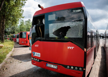 Vilniaus autobusų parke apšaudyti 25 autobusai, nuostoliai gali siekti 20-30 tūkst. eurų